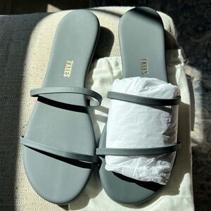 TKEES SANDALS NWT!
